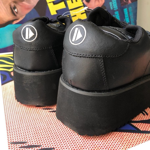 BNIB Black 2” platforms, size 8&9US WOMENS - Picture 2 of 4